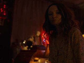 Emily Browning - dioses americanos s02e05 (2019)