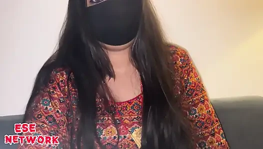 Gharpe Akeli Alisha Bhabhi Ne Apne Neighbour Ko Ghar Bulaya