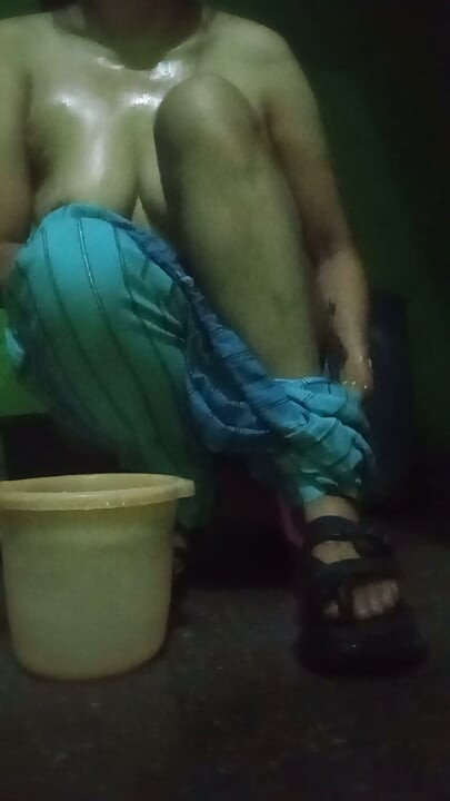 Bhabi nay nahatay waqt apona payas bujaya