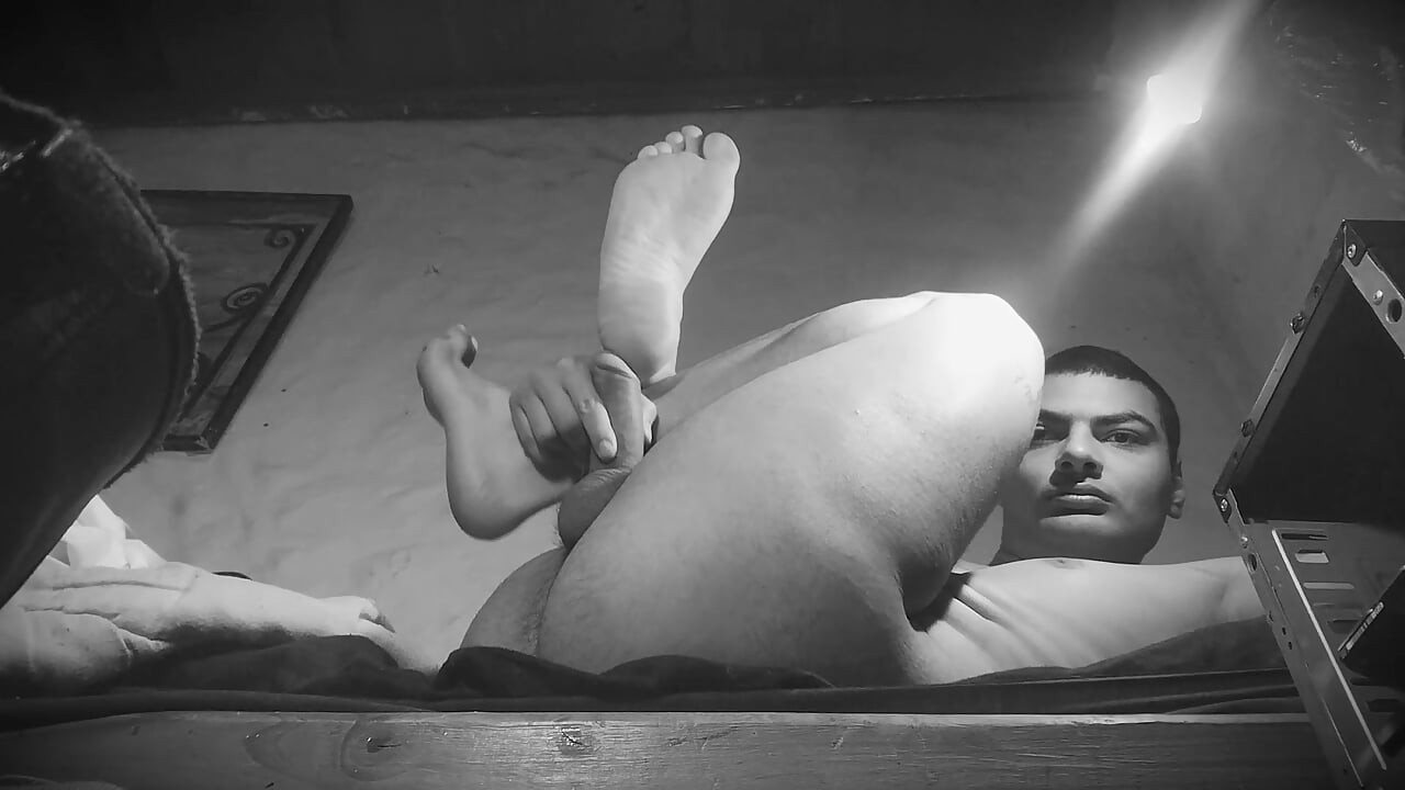 สุภาพบุรุษเซ็กซี่หมายเลขหนึ่ง - ใช้เท้าอัตโนมัติ - ทาสีผนังสีขาวด้วยน้ําเงี่ยน - ตูดขึ้น