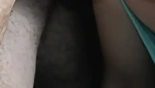 Meine neue stiefmutter kam mich nachts zu Besuch und gab mir einen blowjob, bis ich in ihren mund kam.