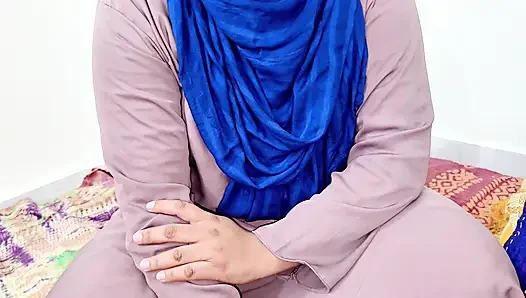 Aku memuaskan hasrat seksual tante tiriku.