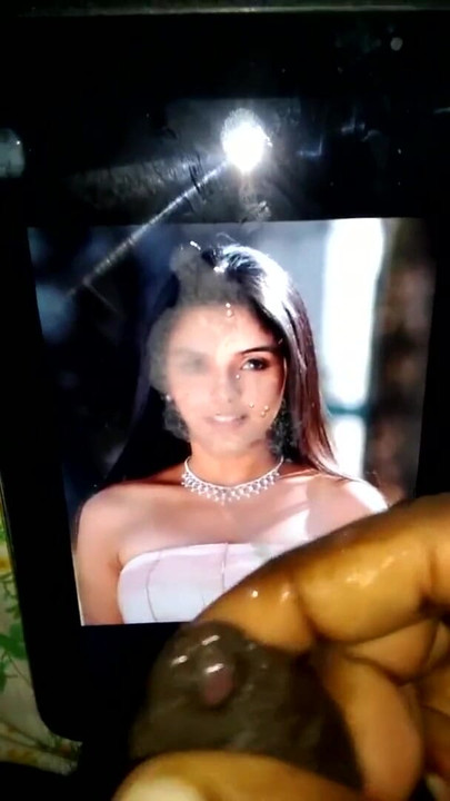 Snažan trenutak iz "Asin Naara mundaaikku en kanji (asin seksi počast spermi)"