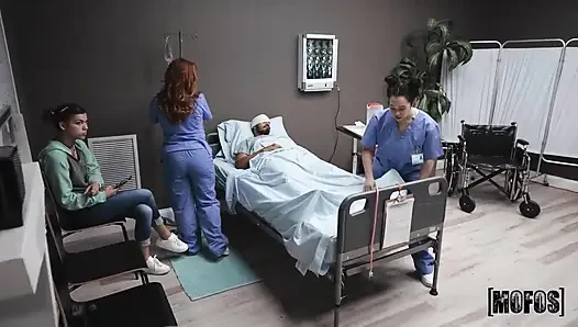 Hadi gönderelim - hemşire Chloe için zamanında boşalma