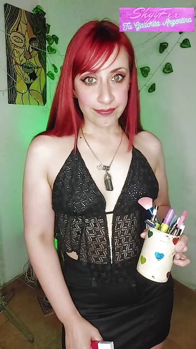 Teram svog cuckolda da izabere tange da bih mogao da jebem drugog čoveka!!