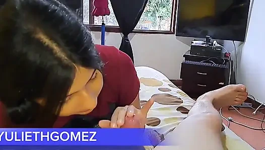 Одинокая мачеха приглашает тебя поделиться ее кроватью (Casero Real)