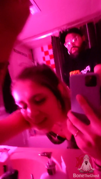 Orta yaşlı seksi arkadaşımı aynanın önünde sikiyorum | Klip 1