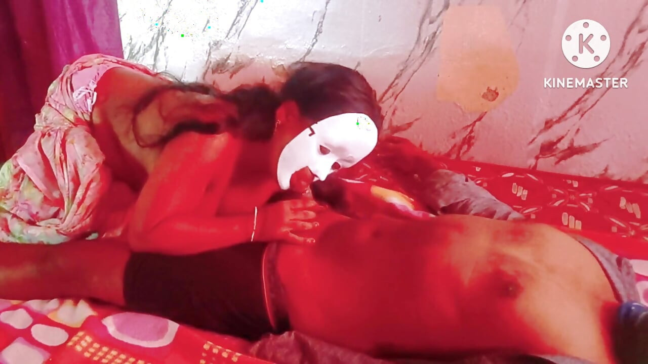 kaamuk ophis staph ne apne bos ko pramot karne ke lie hot trit diya - kaamuk jor se karaahte hue poora tamil odiyo