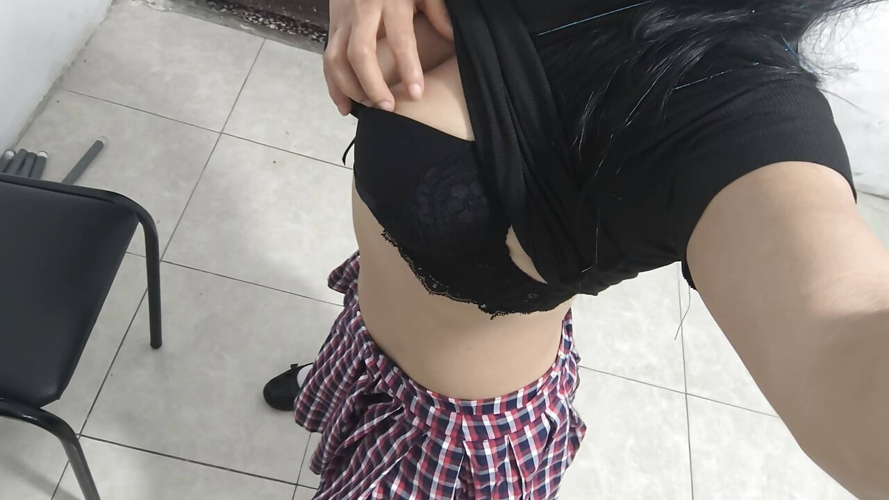 IMA NEŠTO NENORMALNO U SVOJOJ VAGINI!! ČUDNA KVRŽICA NA NJEZINIM VAGINALNIM USNAMA IZAZIVA STRAH I UZBUĐENJE