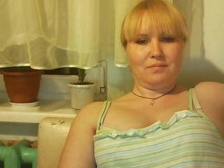 Tamara, maman russe mature, joue sur Skype