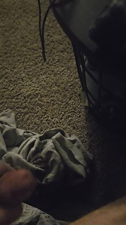 Гладжу себе безглуздо