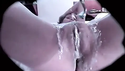 Tıraş edilmiş orospu sperma göğüsleri alıyor