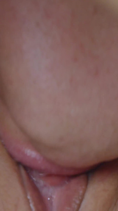 Käftande ögonblick från "Extrem närbild clit slickar till explosiv orgasm"