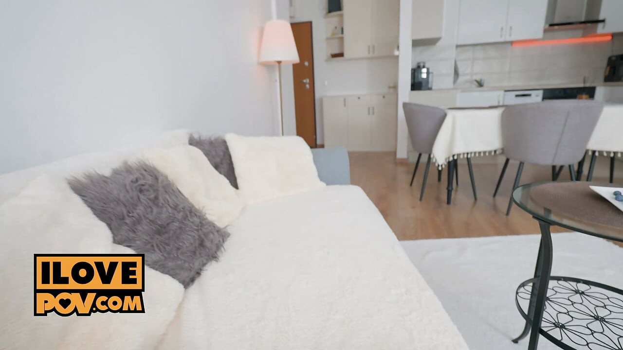 Verführung mit leerem Kühlschrank durch die sexy Nachbarin Luna Roulette