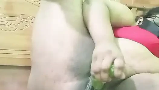 Saya tidak suka membuat video sendirian lagi.