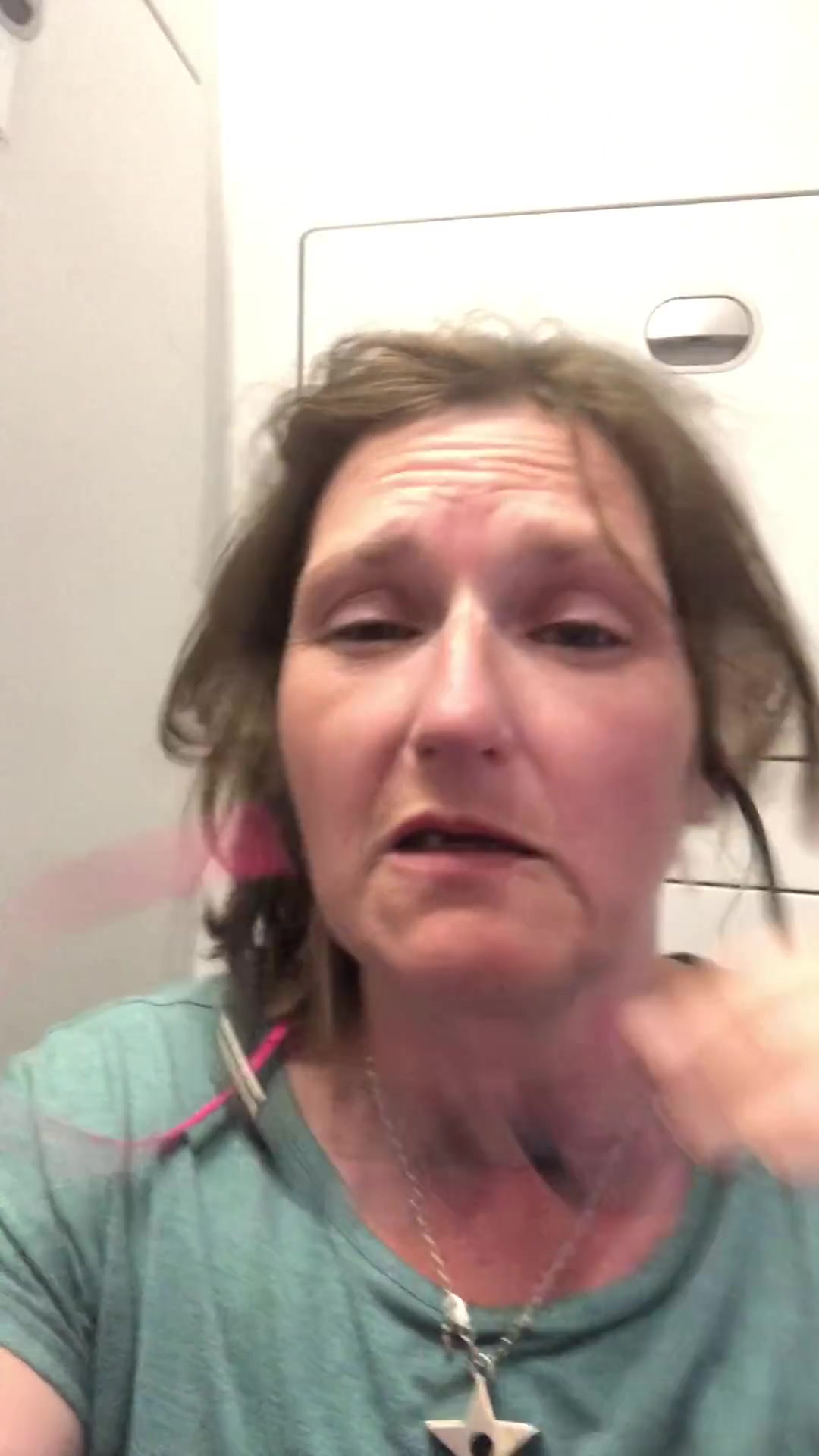 4時間我慢して飛行機で大尿が出た!