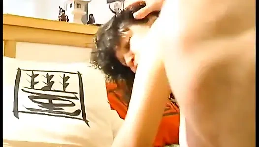 Tombul bir ev hanımıyla yaramaz bir çiftin ilk anal oyuncu seçme kanepesi