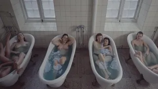 Топлесс девушки в датском музыкальном видео