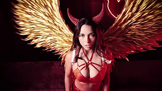 Mia Nins ile şeytani sevgililer günü