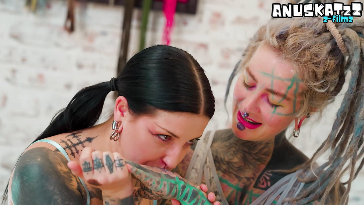 Hot Alternative Girls Fisting Playtime - Massive Gape & Orgasm