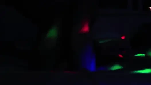 Romantik çift seks partisinde neredeyse yatağı ve kamerayı kırıyor