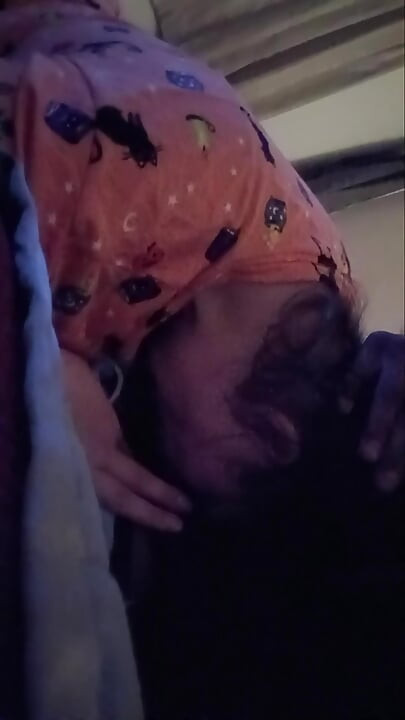 मेरी पत्नी मुझे सिर दे रही है