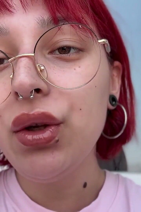 Cerrar fumar con lipgloss