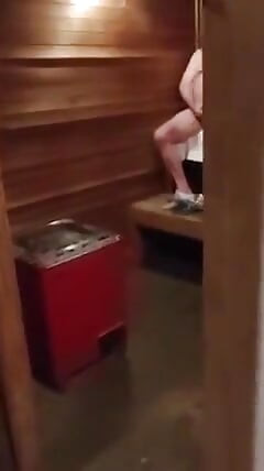 Beardaddychub Takes a Sauna