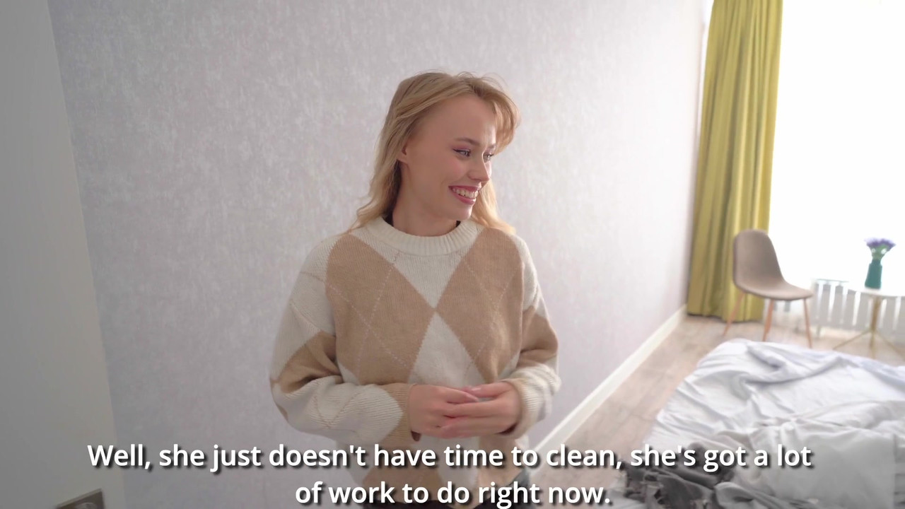 新来的女仆做不好，所以她不得不操她的小穴并在嘴里射精