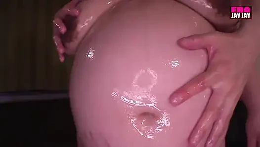 Ungkap Momen Terbaru Saat Yuri.t Mengungkap Kehadiran K-Cupnya yang Berani dan Menakjubkan - adegan 1