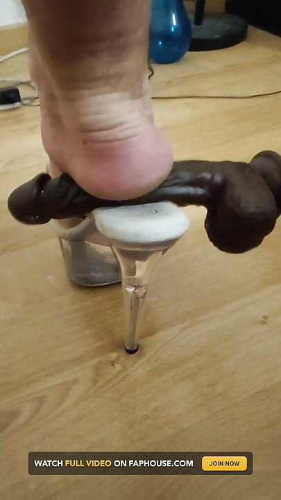 Topuklu ayakkabılarla sikiliyor 2