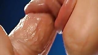Am porno-set: Sie lutscht und nimmt zwei schwänze in einem doppelpenetration