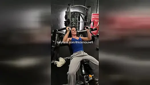 18yo Gym Girl Squirts on Insta Live