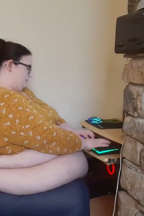Fat girl office struggles