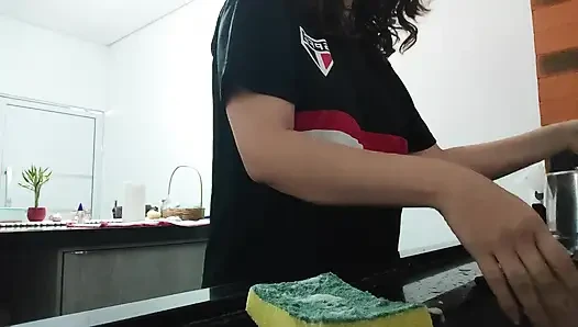 Woman teasing while washing dishes. She loves to transmit to the voyeurs on duty