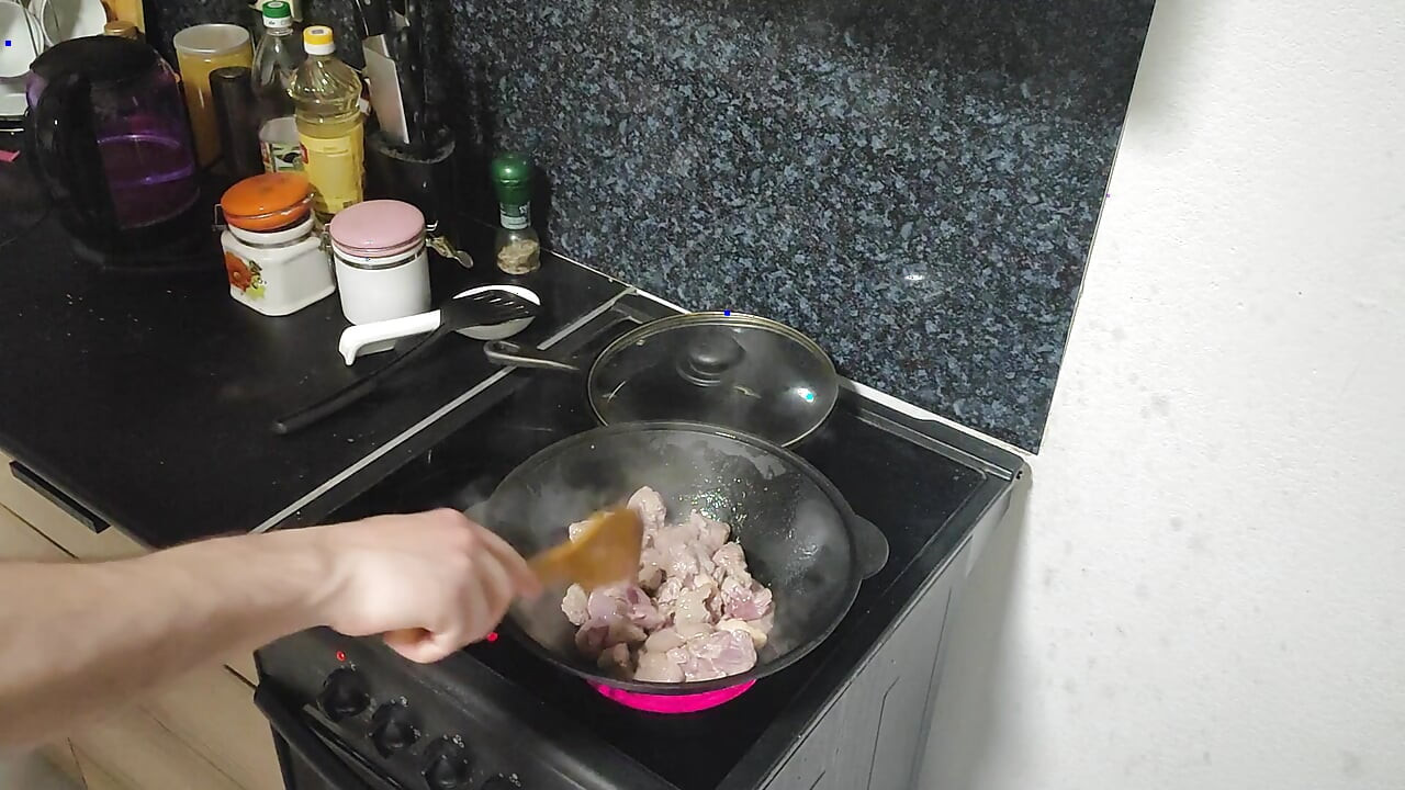 Preparación erótica de shurpa, casi me corro 2 veces