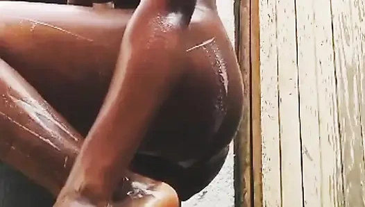 Dışarıda banyo, umumi banyo