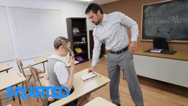 Сквиртующая - грязная школьница Ashley Lane сквиртует на учителей