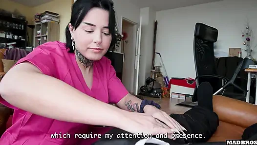 Одну французскую воспитательницу с красивой большой задницей трахнули дома в ее рабочие часы, !!