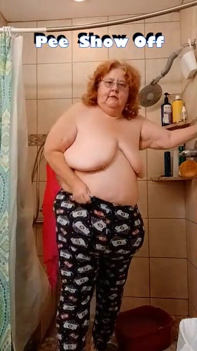 Pee show off