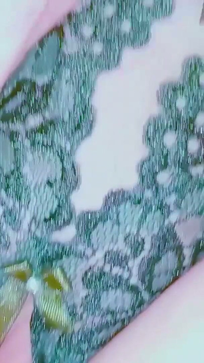 Îmi FUT prietena LATINĂ de 18 ANI a prietenului meu cu noul ei DILDO DE STICLĂ în PIZDA ei roz | Clip 2
