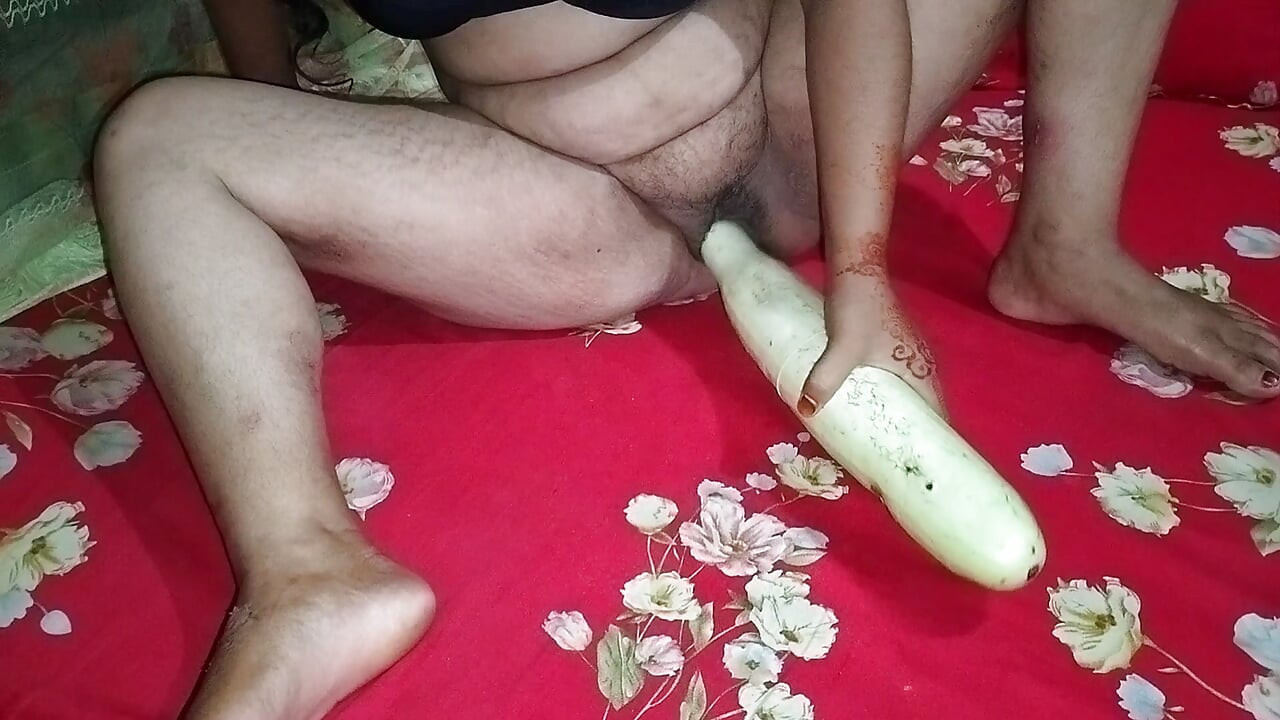 Big bottle gourd hardcore sex by village Bhabhi