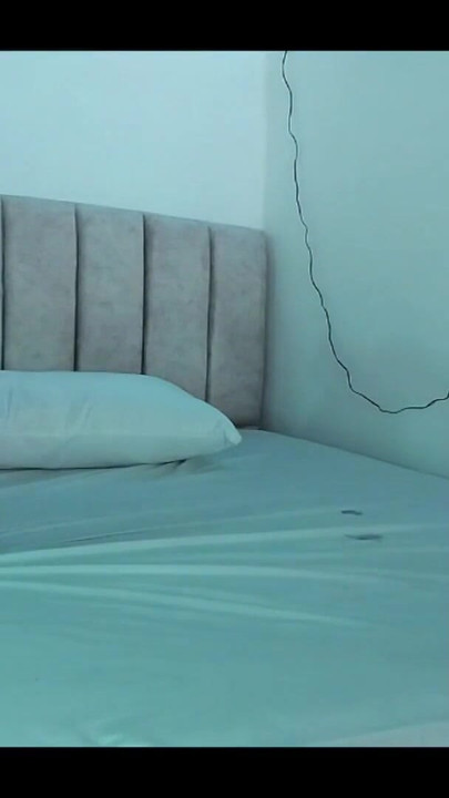 Detik kuat dari "menjilat pepek sehingga saya membuatkannya memancut dengan lidah saya"