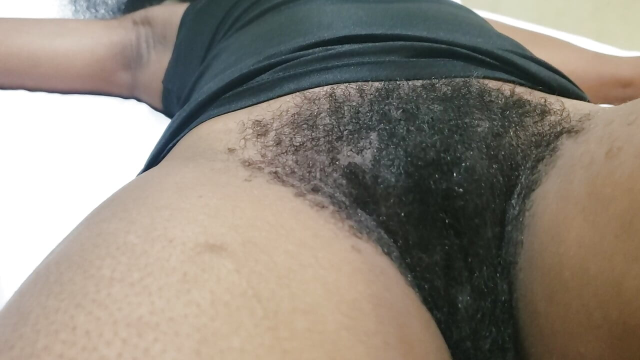 Varm milf med en flott rumpe blir benet superhardt - milf xxx