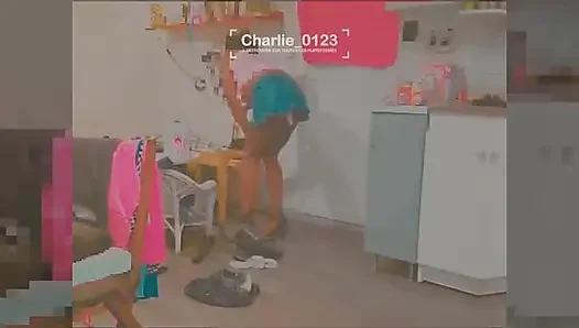 Kapalı kapının arkasındaki fısıltılar