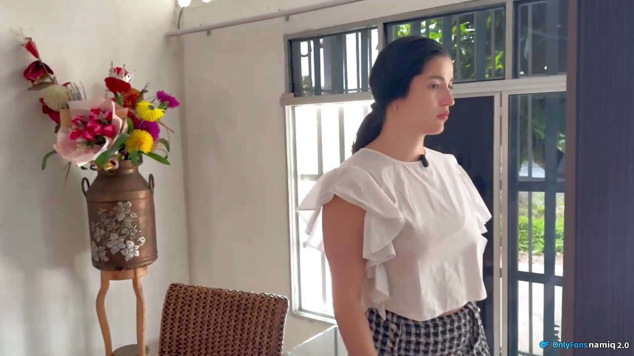 Surprise Gift Stepsister Gives up Her Pussy to Make Him Happy