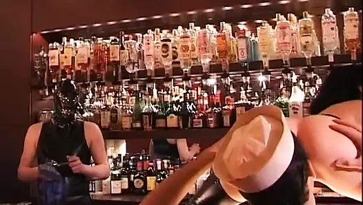 Тройничок и один на один трах в баре с моряками. 2 сцены из 1