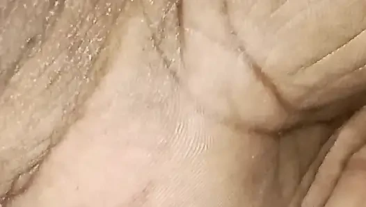 Die muschi meiner stieftante wurde mit Öl massiert und gefingert.