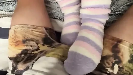 Kaus Kaki Panjang Fuzzy & Sarung Tangan Fuzzy Hitam, Sesi Lembut