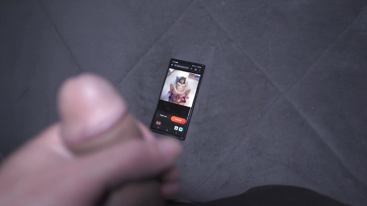 I Took a Photo of My Stepsister to Masturbate, and She Caugh